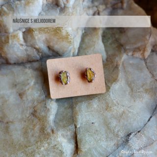 Náušnice s heliodorem Heliodor je kamenem vznešené solární síly, nese v sobě frekvence, které mohou léčit fyzické tělo,...