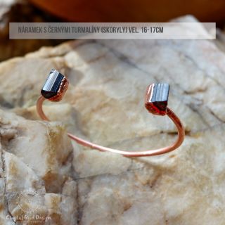 Náramek s černými turmalíny (skoryly) vel. 16-17cm Černé turmalíny (skoryly) jsou velmi silně propojeny s hmotným světem,...