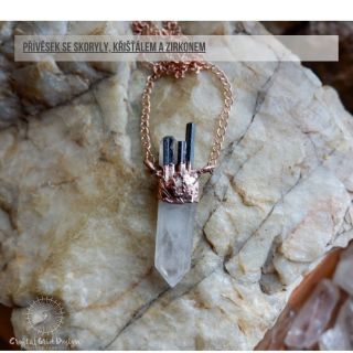 Přívěsek se skoryly, křišťálem a zirkonem Přitahujete si do svého života stále stejné situace, které se Vám ale už...