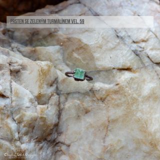 Prsten se zeleným turmalínem vel. 59 Zelený turmalín nám pomáhá vnímat vlastní integritu a podle toho jednat. Je skvělý na...