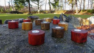 Akátový svícen malý Pokud pokukujete po akátových svícnech, tak mezi větší kousky jsem do eshopu přidala ještě tyto malé,...